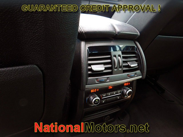 BMW X6 Vehicle Full-screen Gallery Image 14