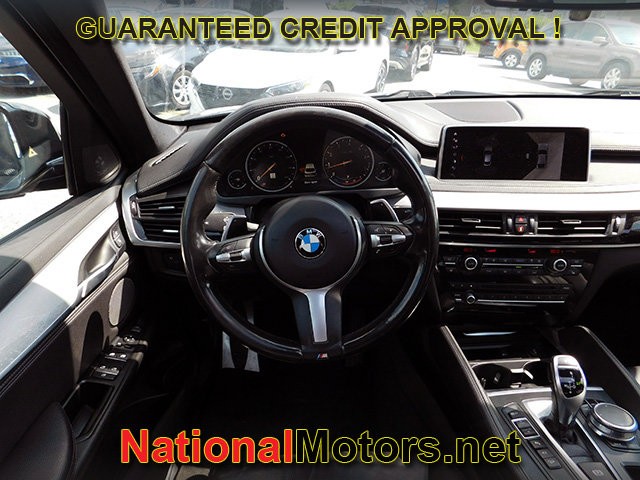 BMW X6 Vehicle Full-screen Gallery Image 15