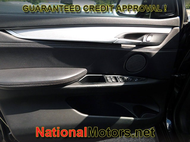 BMW X6 Vehicle Full-screen Gallery Image 16