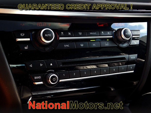 BMW X6 Vehicle Full-screen Gallery Image 22