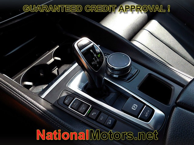BMW X6 Vehicle Full-screen Gallery Image 23