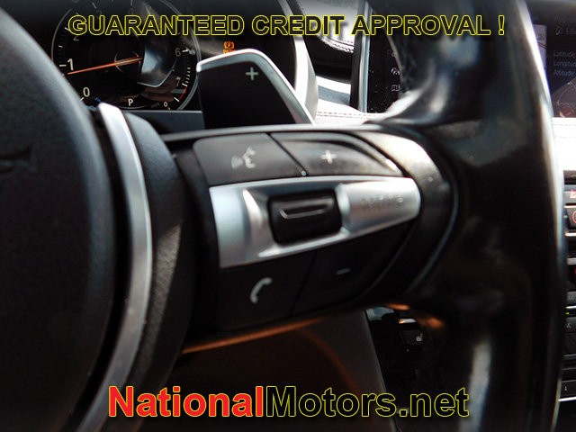 BMW X6 Vehicle Full-screen Gallery Image 24