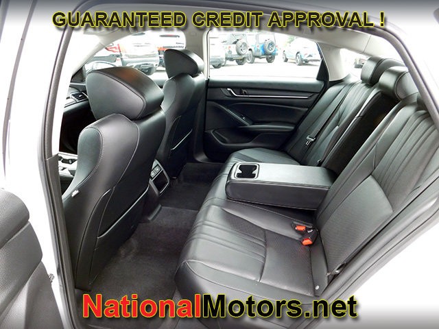 Honda Accord Sedan Vehicle Full-screen Gallery Image 10