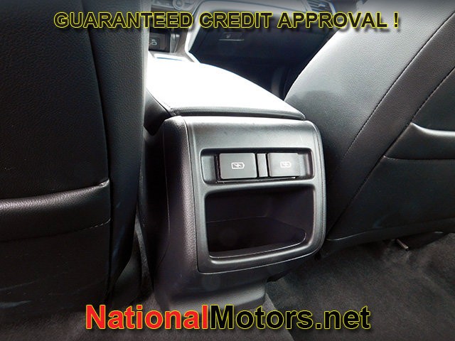 Honda Accord Sedan Vehicle Full-screen Gallery Image 11