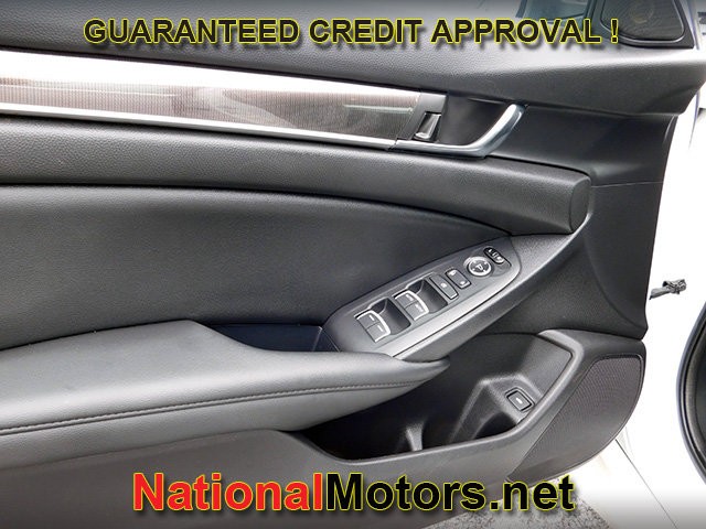Honda Accord Sedan Vehicle Full-screen Gallery Image 13