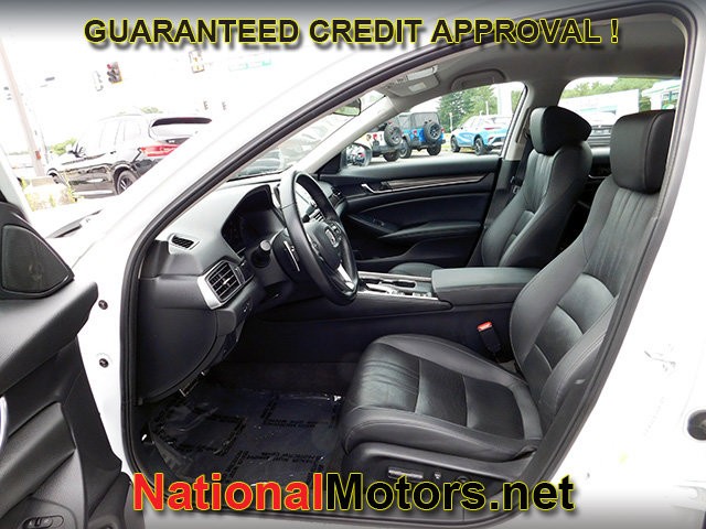 Honda Accord Sedan Vehicle Full-screen Gallery Image 14