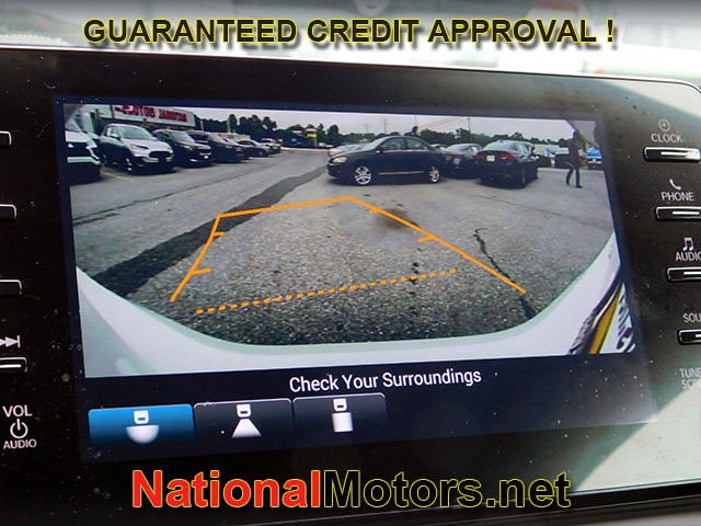Honda Accord Sedan Vehicle Full-screen Gallery Image 17