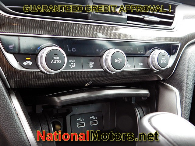 Honda Accord Sedan Vehicle Full-screen Gallery Image 18