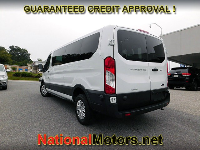 Ford Transit Passenger Wagon Vehicle Full-screen Gallery Image 06