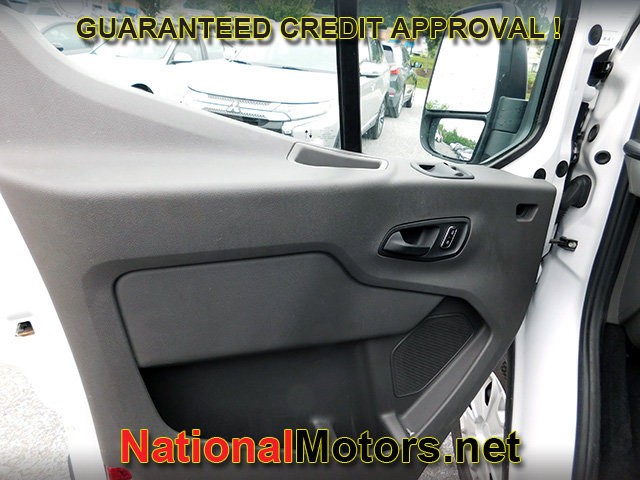 Ford Transit Passenger Wagon Vehicle Full-screen Gallery Image 12