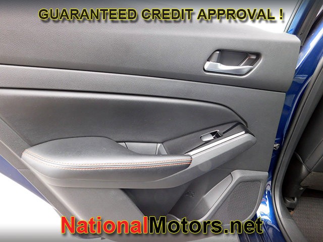 Nissan Altima Vehicle Full-screen Gallery Image 10