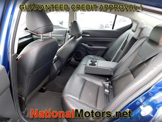 Nissan Altima Vehicle Full-screen Gallery Image 11