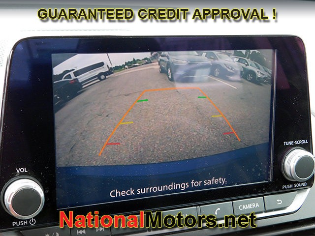 Nissan Altima Vehicle Full-screen Gallery Image 18