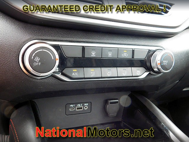 Nissan Altima Vehicle Full-screen Gallery Image 19