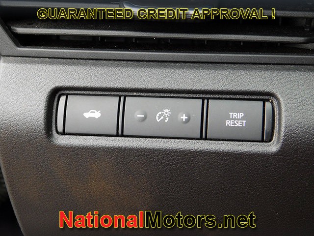 Nissan Altima Vehicle Full-screen Gallery Image 24