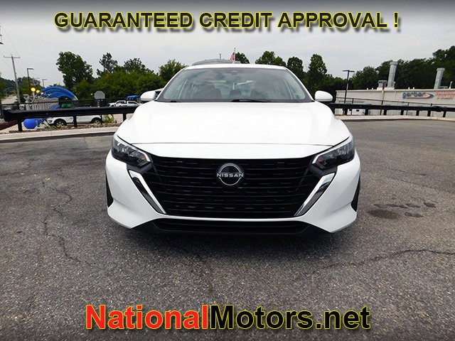 Nissan Sentra Vehicle Full-screen Gallery Image 03