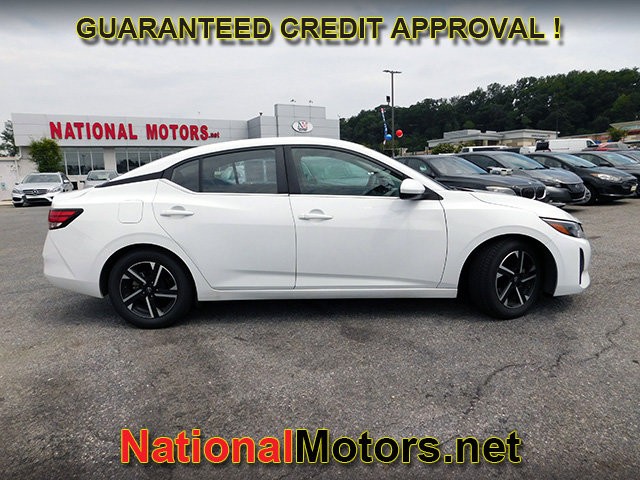 Nissan Sentra Vehicle Full-screen Gallery Image 04