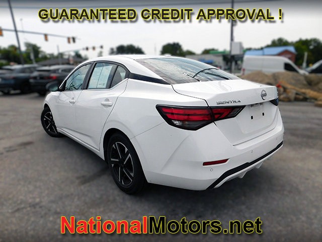 Nissan Sentra Vehicle Full-screen Gallery Image 05