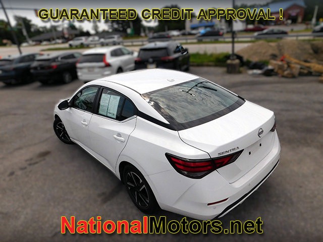 Nissan Sentra Vehicle Full-screen Gallery Image 06