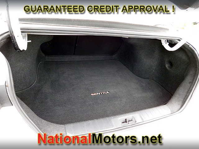 Nissan Sentra Vehicle Full-screen Gallery Image 08