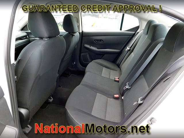Nissan Sentra Vehicle Full-screen Gallery Image 10