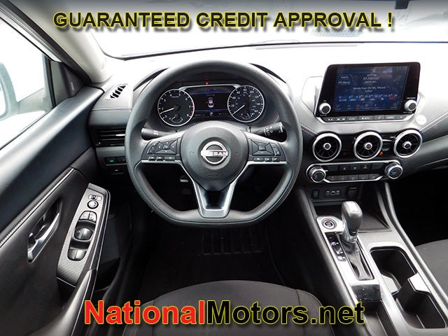 Nissan Sentra Vehicle Full-screen Gallery Image 11