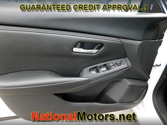 Nissan Sentra Vehicle Full-screen Gallery Image 12