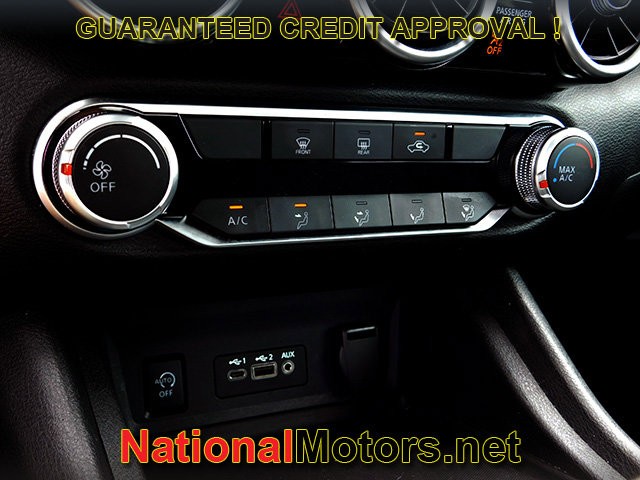 Nissan Sentra Vehicle Full-screen Gallery Image 18