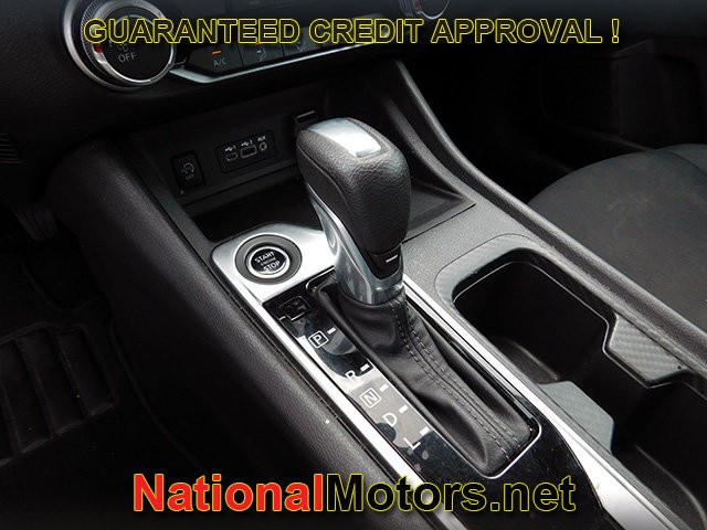 Nissan Sentra Vehicle Full-screen Gallery Image 19