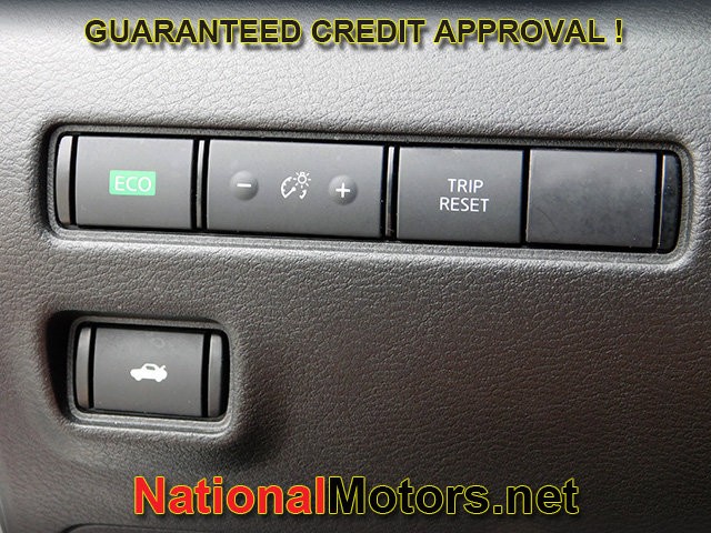 Nissan Sentra Vehicle Full-screen Gallery Image 23