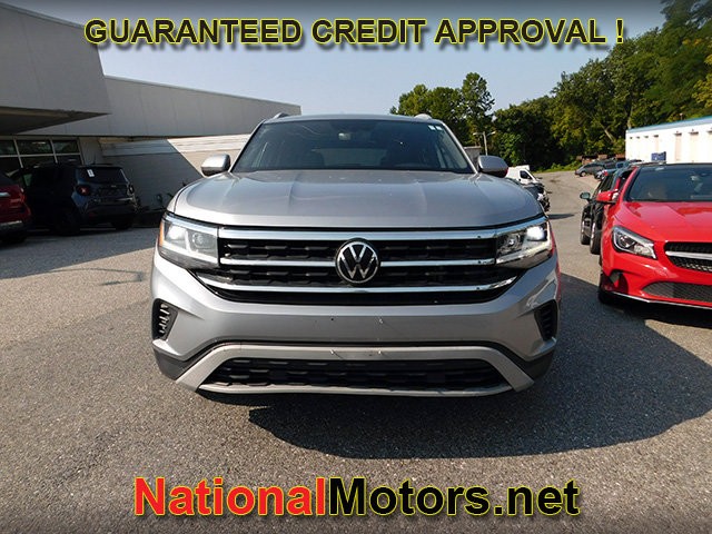 Volkswagen Atlas Cross Sport Vehicle Full-screen Gallery Image 02