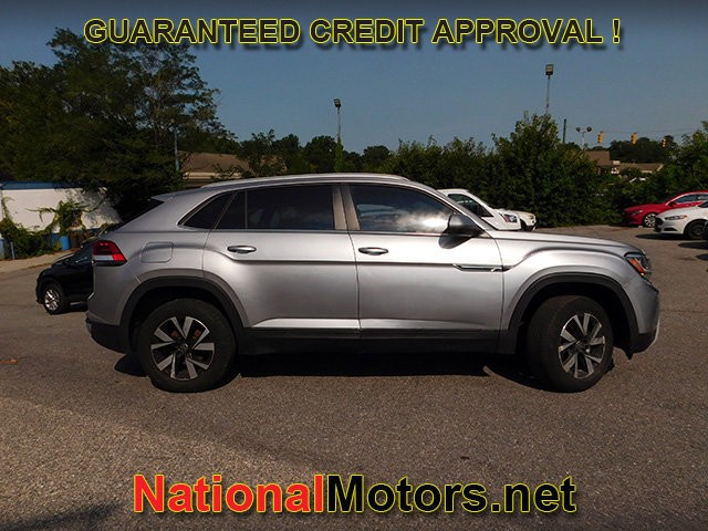 Volkswagen Atlas Cross Sport Vehicle Full-screen Gallery Image 03