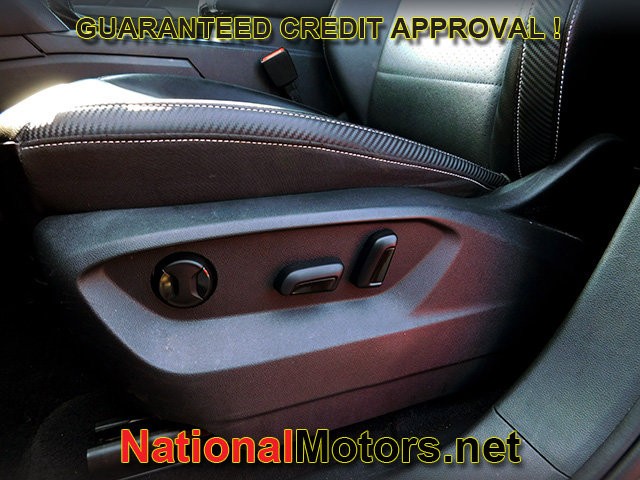 Volkswagen Atlas Cross Sport Vehicle Full-screen Gallery Image 14