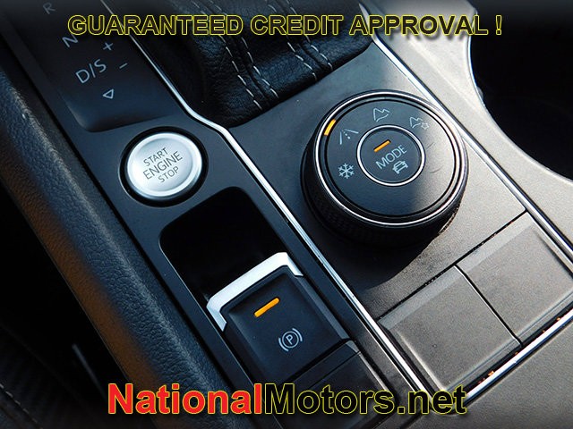 Volkswagen Atlas Cross Sport Vehicle Full-screen Gallery Image 21