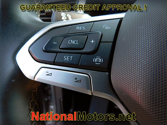 Volkswagen Atlas Cross Sport Vehicle Full-screen Gallery Image 23