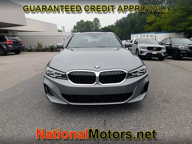 BMW 3 Series Vehicle Full-screen Gallery Image 03