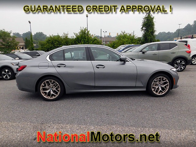 BMW 3 Series Vehicle Full-screen Gallery Image 04
