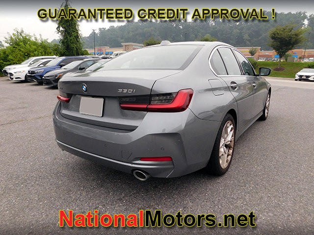BMW 3 Series Vehicle Full-screen Gallery Image 05