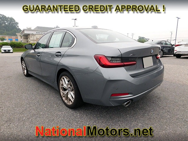 BMW 3 Series Vehicle Full-screen Gallery Image 06