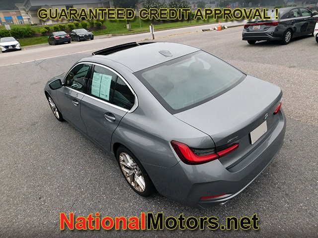 BMW 3 Series Vehicle Full-screen Gallery Image 07