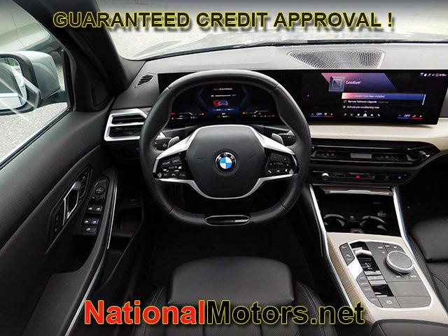 BMW 3 Series Vehicle Full-screen Gallery Image 13