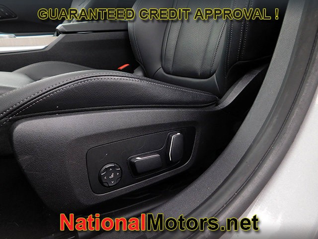 BMW 3 Series Vehicle Full-screen Gallery Image 15