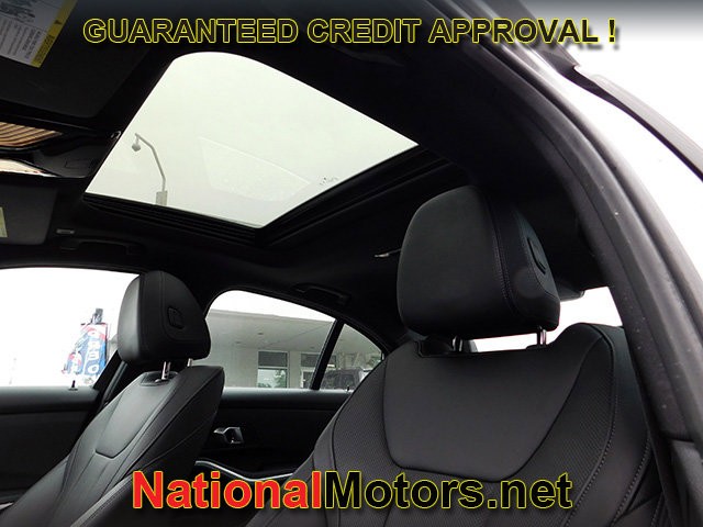 BMW 3 Series Vehicle Full-screen Gallery Image 16