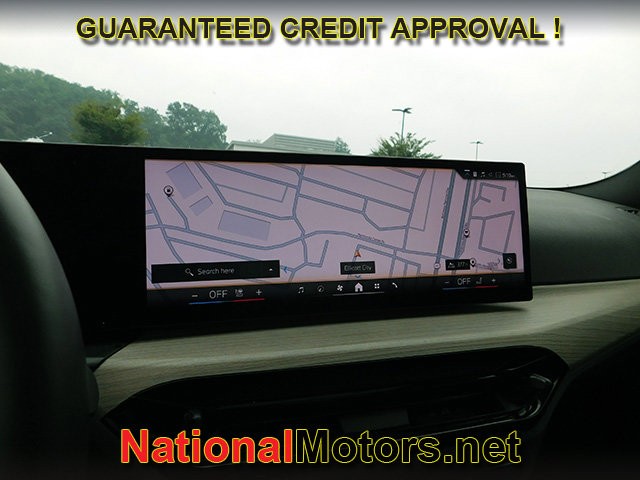 BMW 3 Series Vehicle Full-screen Gallery Image 17