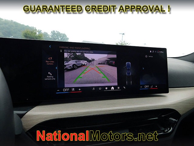 BMW 3 Series Vehicle Full-screen Gallery Image 18