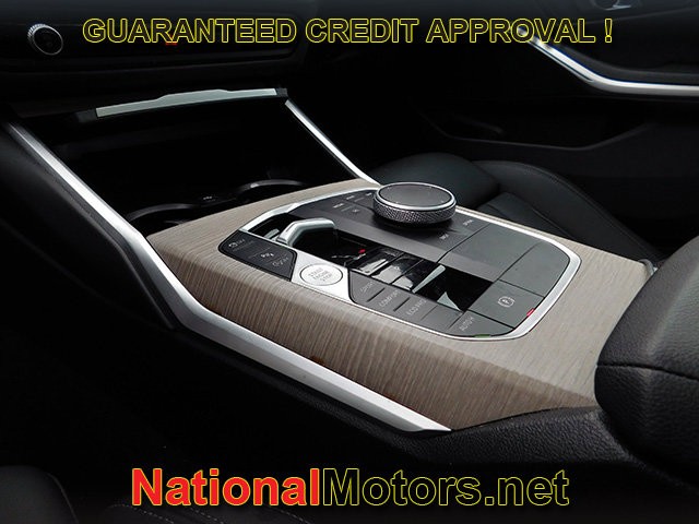 BMW 3 Series Vehicle Full-screen Gallery Image 19