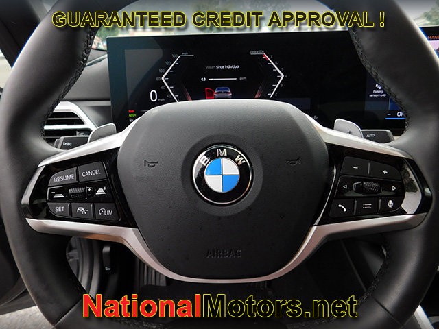 BMW 3 Series Vehicle Full-screen Gallery Image 20