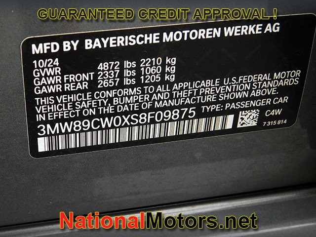 BMW 3 Series Vehicle Full-screen Gallery Image 24