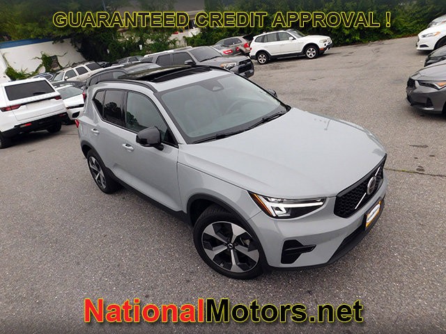 Volvo XC40 Vehicle Full-screen Gallery Image 02