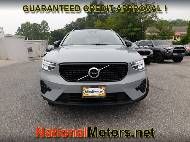 Volvo XC40 Vehicle Full-screen Gallery Image 03